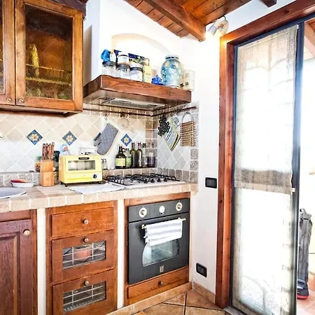 Laura's Brother - Close To St. John's Basilica Apartment